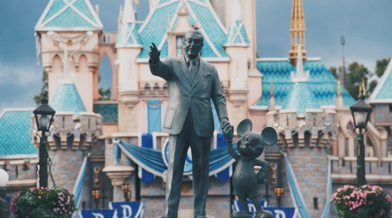 Walt Disney e Topolino a Disneyland in California