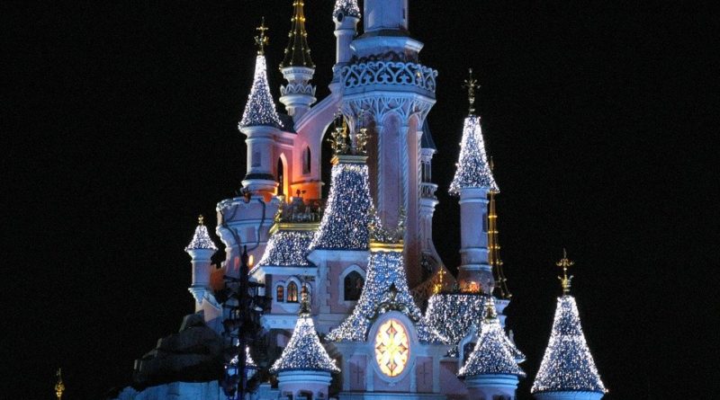 Il Castello di Disneyland Paris illuminato per Natale